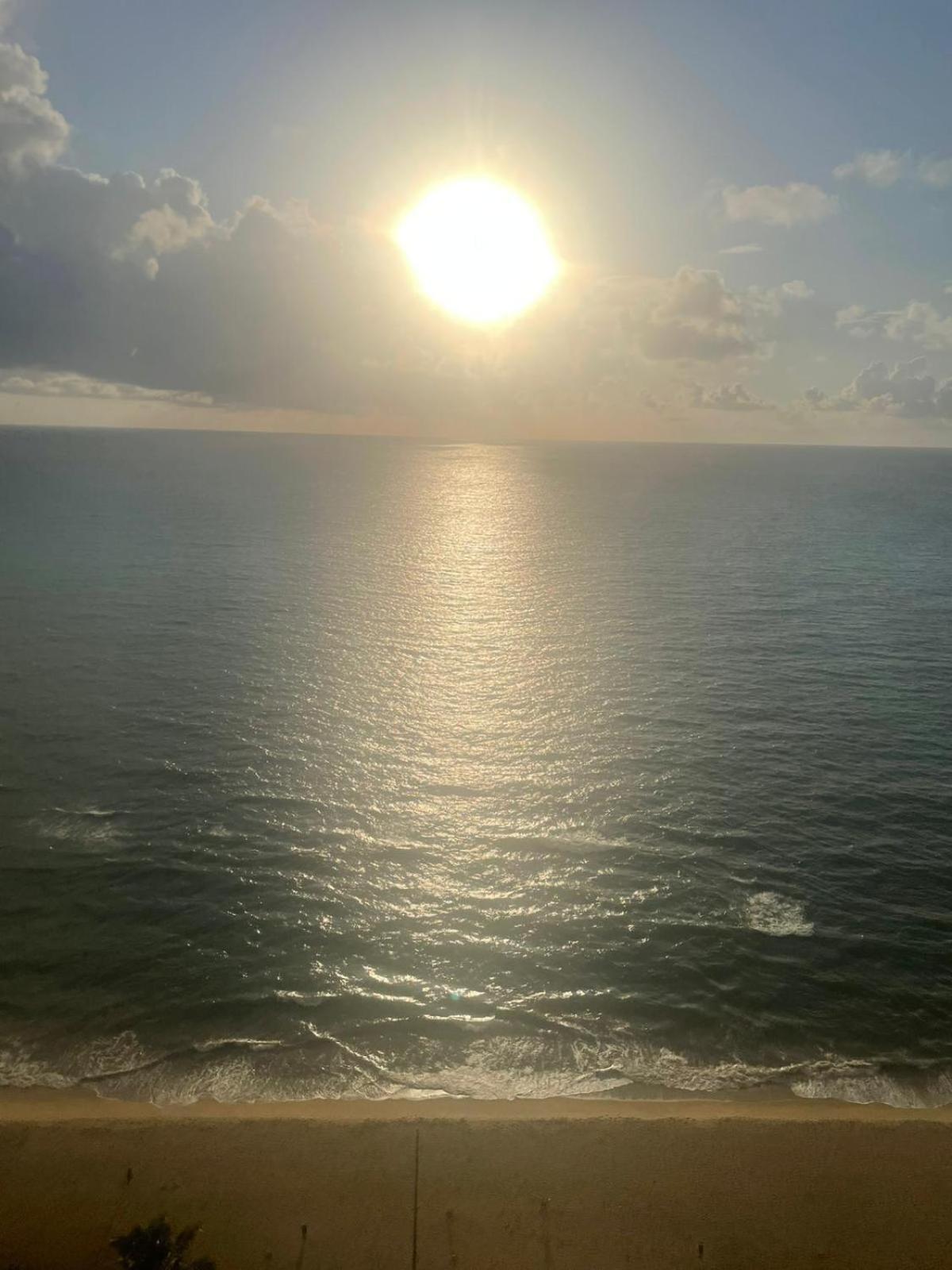 Golden Frente Mar Apartment